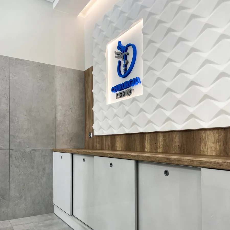 drewniana noga stołu